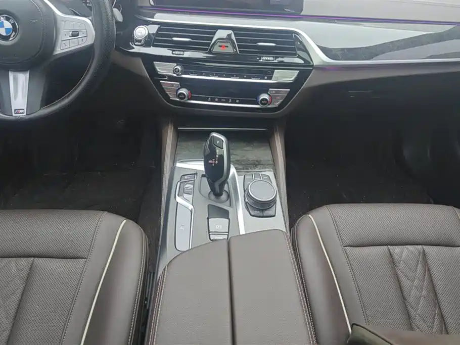 BMW 5 Series 2022 Model Second Facelift 525Li M Sport Package фото 16