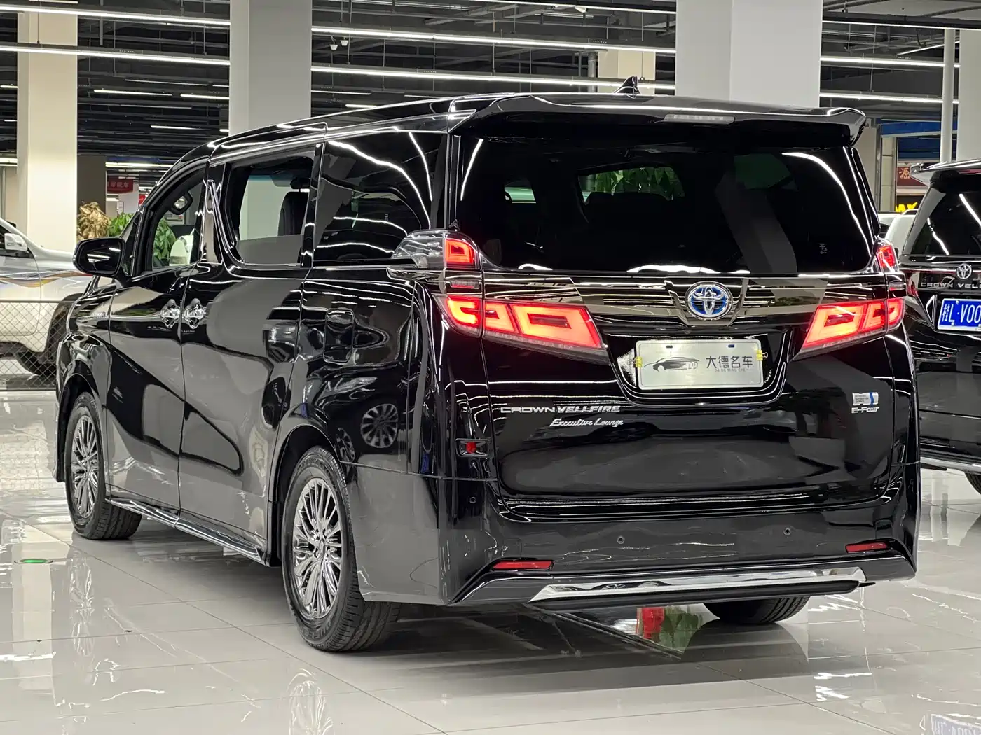 Toyota Vellfire 2023 Crown Hybrid 2.5L HV Ultimate фото 6