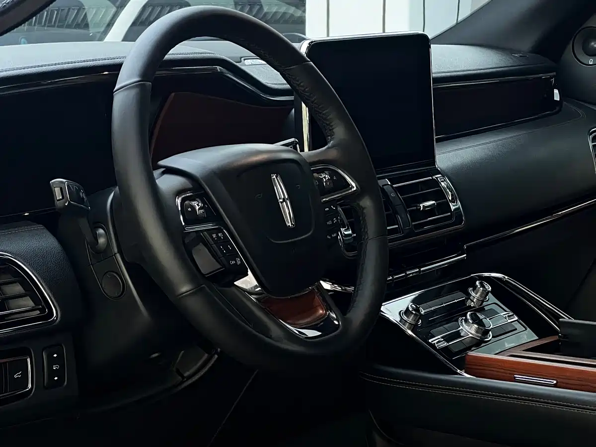 Lincoln Navigator 2019 3.5T Ultimate China VI фото 16