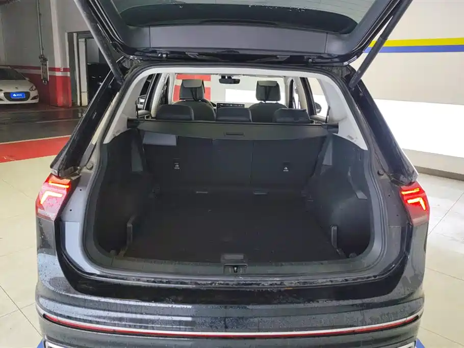 Volkswagen Tiguan L 2024 330TSI Automatic 2WD R-Line Premium Enjoyment Edition фото 4