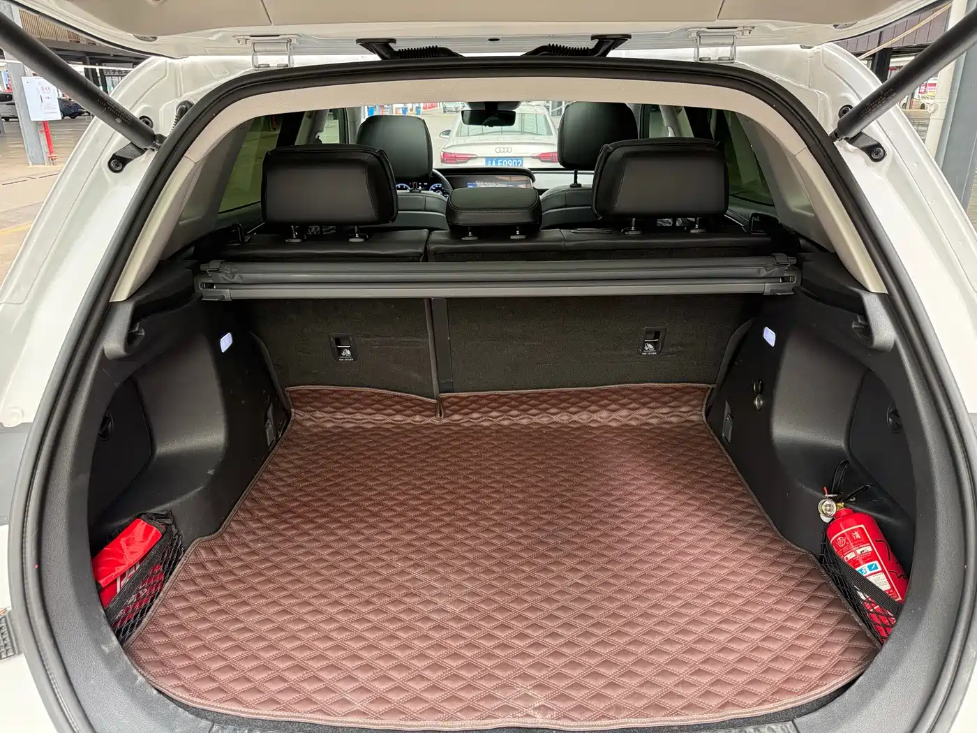 Фото 25 - Hongqi HS5