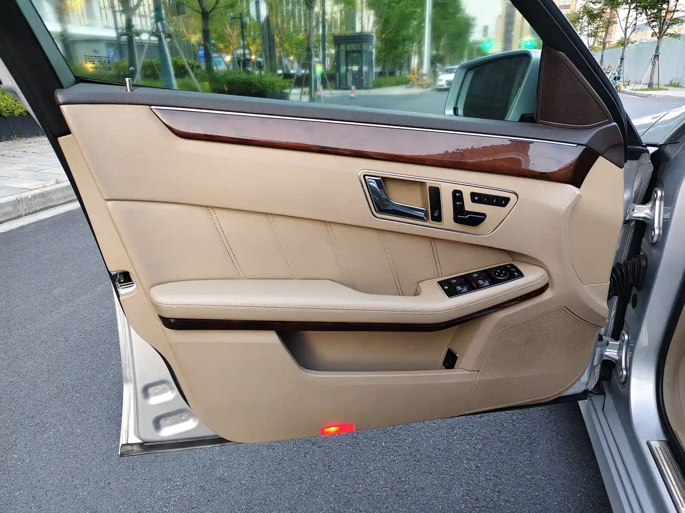 Mercedes-Benz E-Class 2011 E 260 L CGI Fashion фото 14
