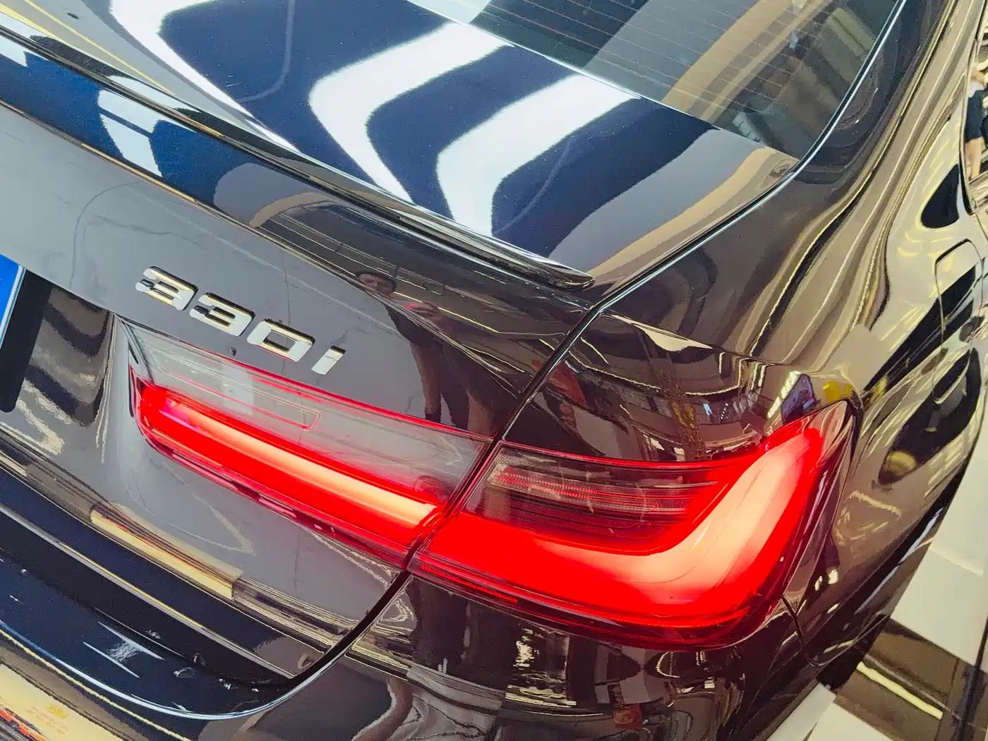 BMW 3 Series 2025 330i M Sport Night Edition фото 21