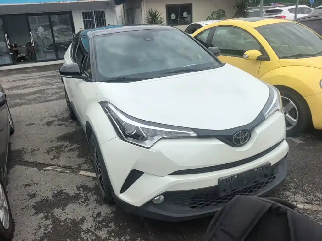 Фото 4 - Toyota C-HR