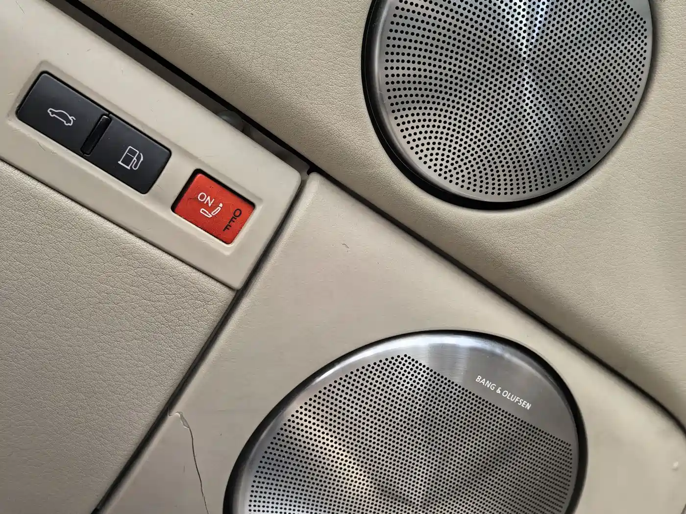 Photo 16 - Audi A8