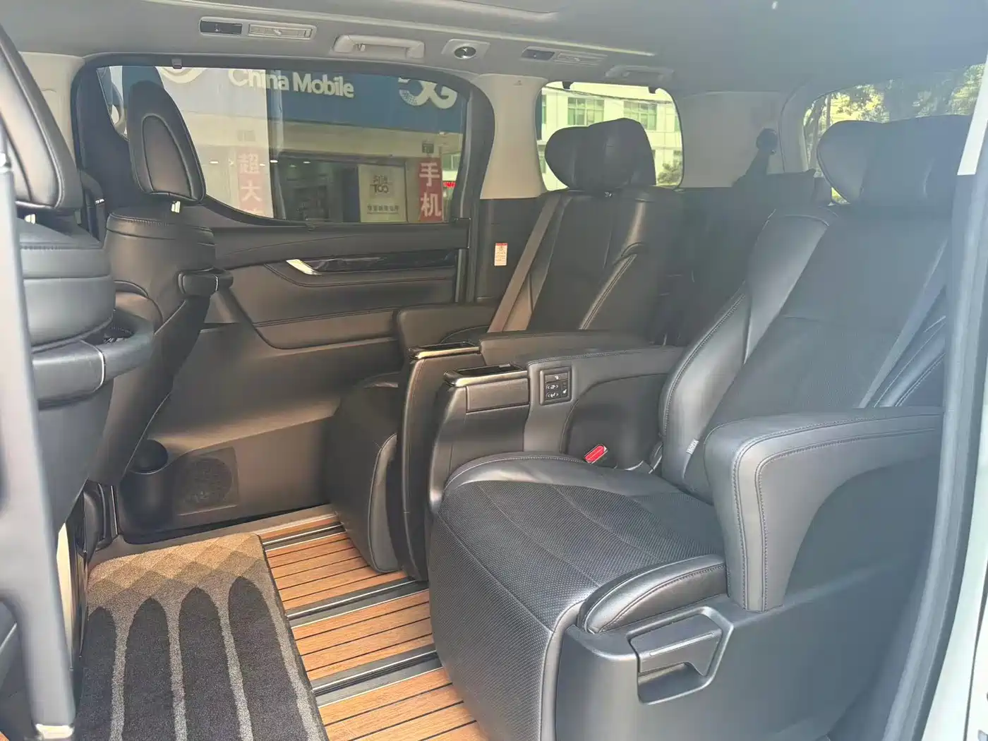 Toyota Vellfire 2021 Crown Hybrid 2.5L HV Premium Edition фото 5