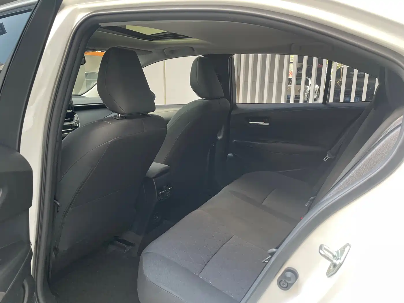 Toyota Corolla 2023 1.8L Smart Hybrid Dual Engine Elite Edition фото 6