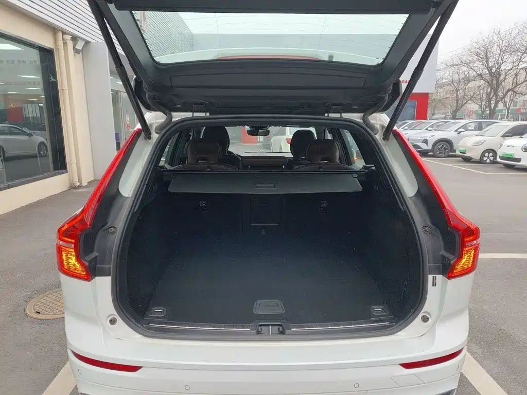 Volvo XC60 Plug-in Hybrid 2024 2025 Plug-in Hybrid Long Range AWD Zhiya Luxury Edition