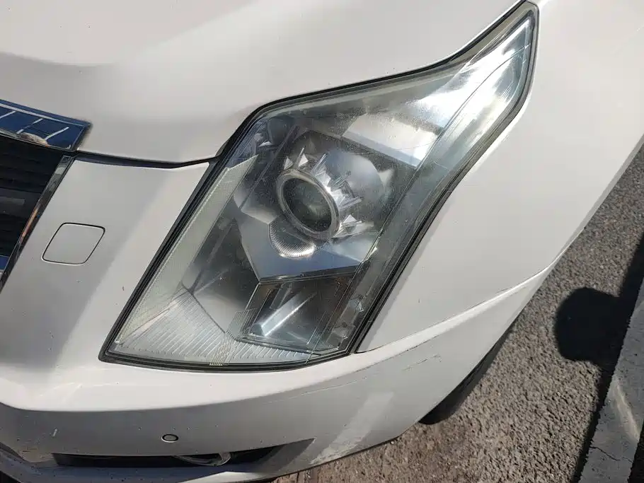Photo 5 - Cadillac SRX
