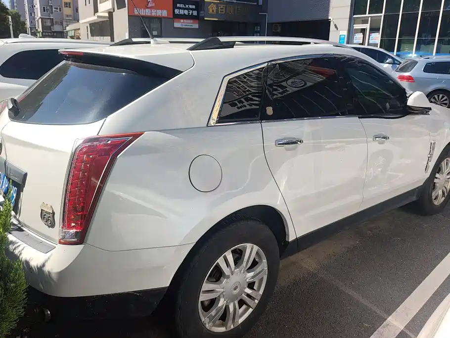Photo 3 - Cadillac SRX