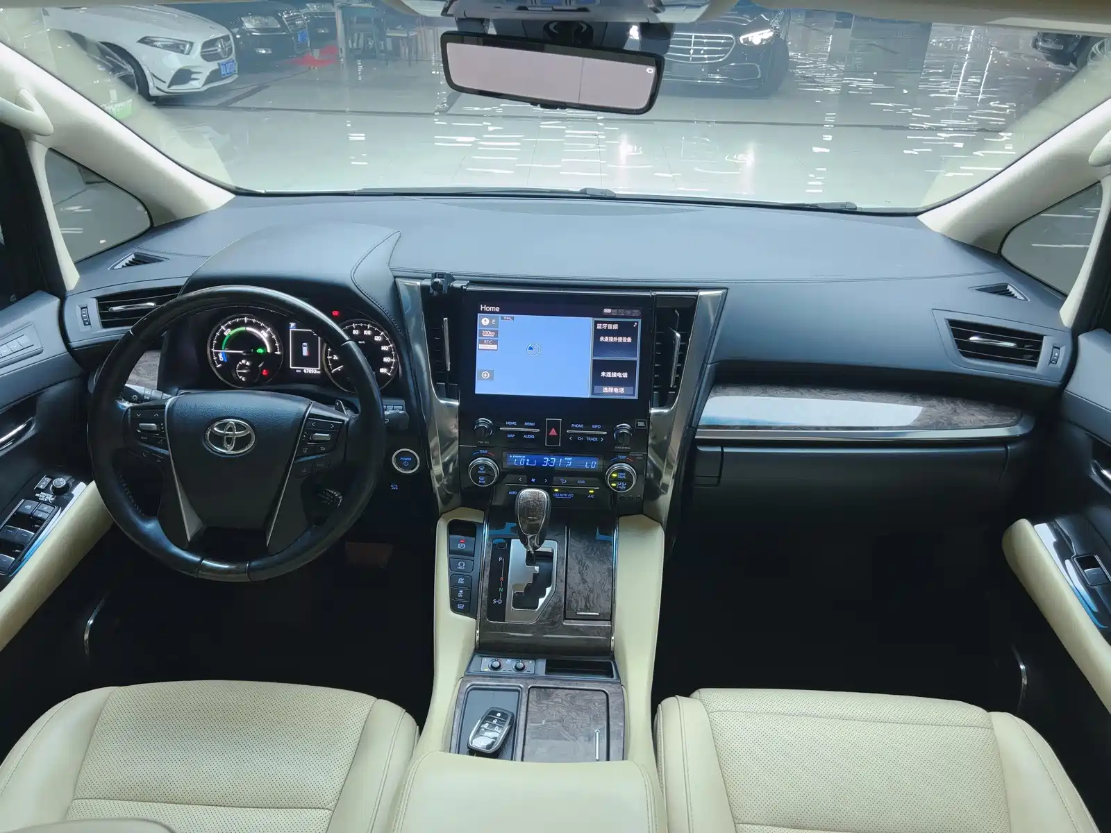 Фото 13 - Toyota Vellfire