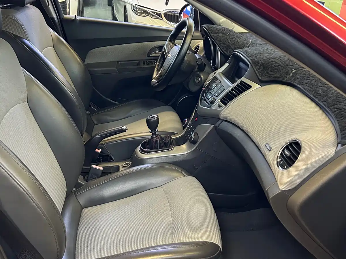 Chevrolet Cruze 2012 1.6L SE MT фото 7