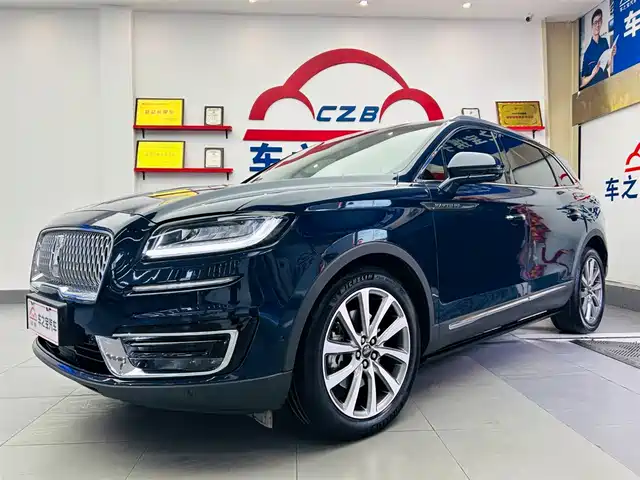 LINCOLN NAVIGATOR (IMPORT)