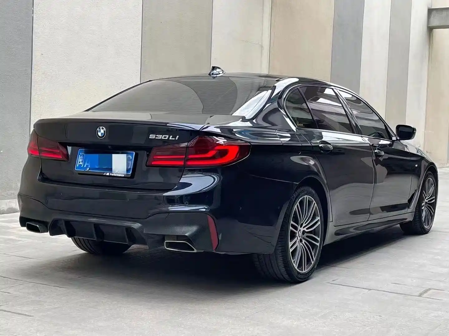 صورة 8 - BMW 5 Series