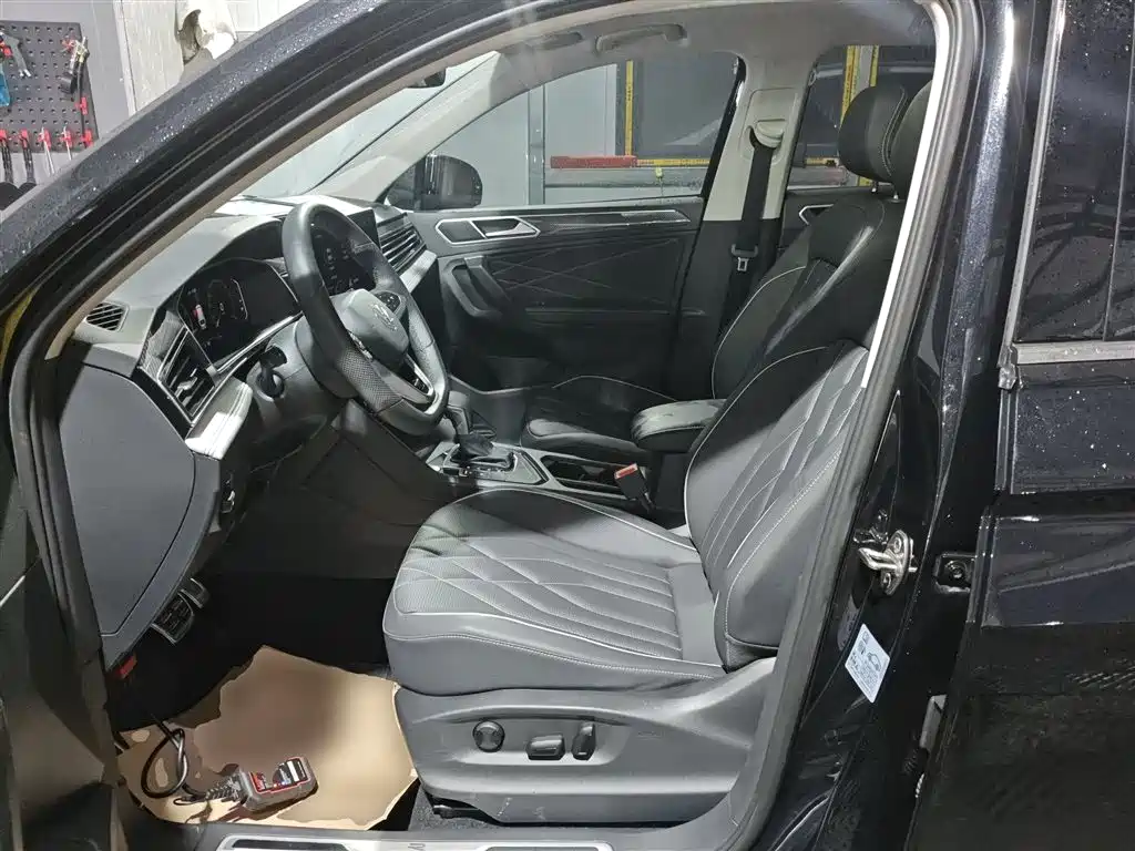 Volkswagen Tiguan L 2024 330TSI Automatic 2WD R-Line Premium Enjoyment Edition фото 13