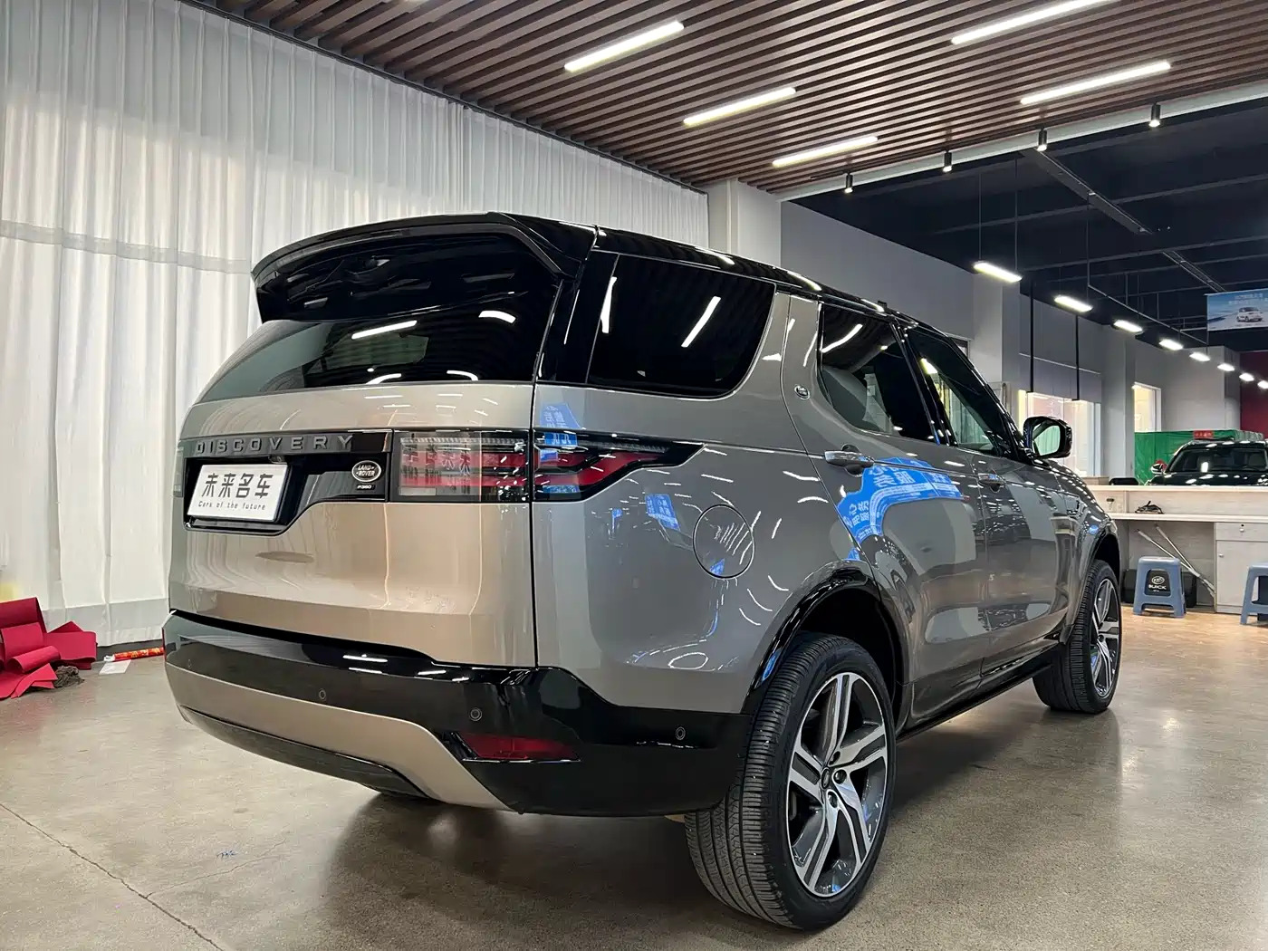 Land Rover Discovery 2021 360PS R-Dynamic HSE фото 15