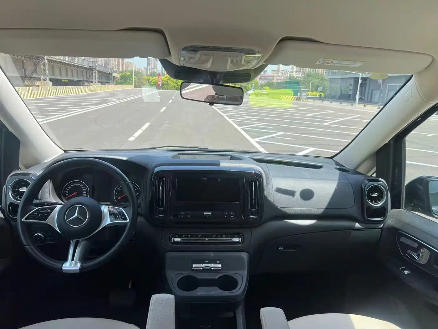 Mercedes-Benz Vito 2024 2.0T Business 7-Seater фото 5