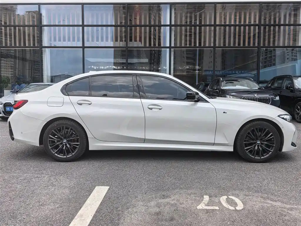 BMW 3 Series 2024 325Li M Sport Shadowline Package фото 9