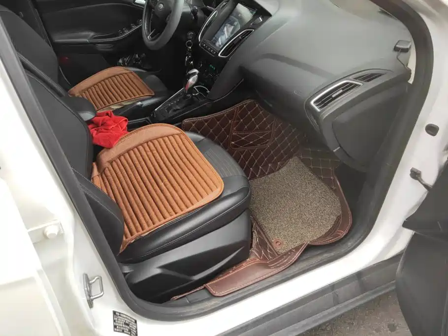 Фото 8 - Ford Focus