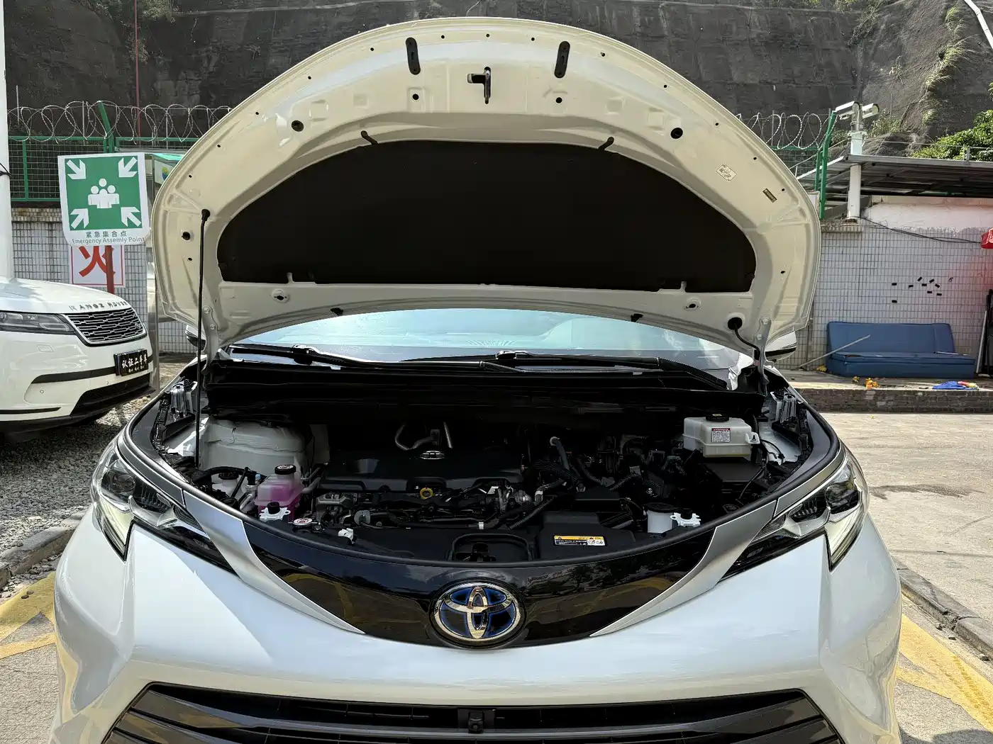 Toyota Sienna 2023 2.5L Hybrid Premium Edition фото 20