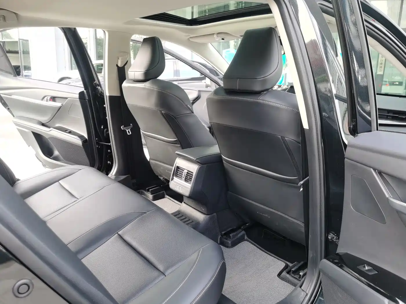 Toyota Camry 2024 2.0GVP Luxury Edition фото 9