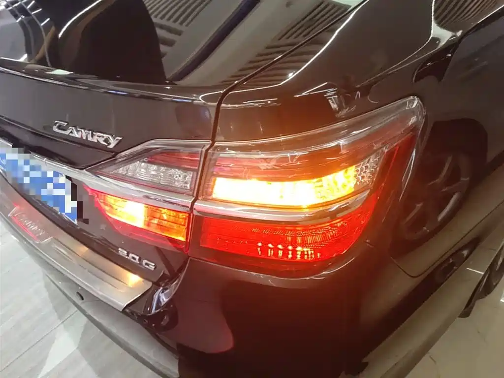 Toyota Camry 2016 2.0G 10th Anniversary Leading Edition фото 8