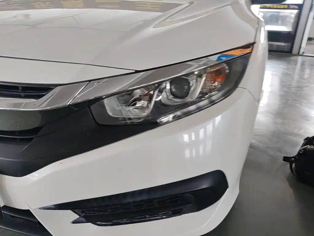 Фото 24 - Honda Civic