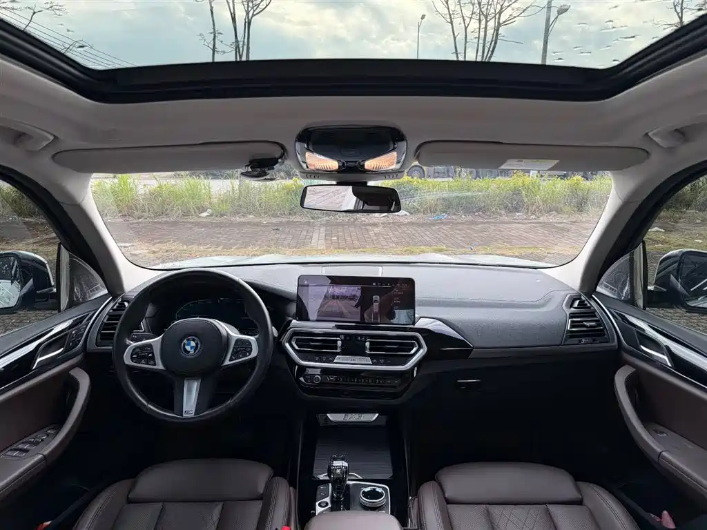 BMW IX3