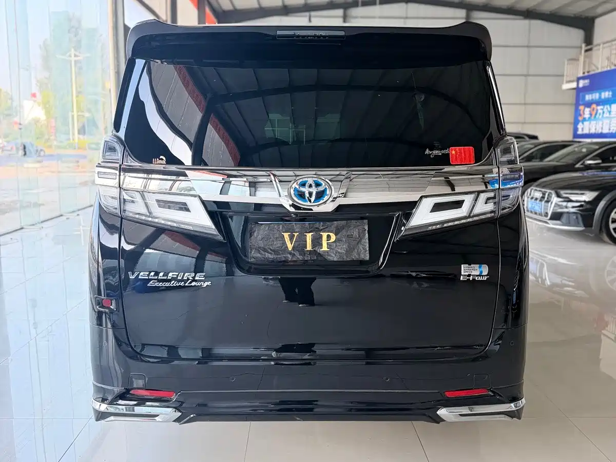 Фото 5 - Toyota Vellfire