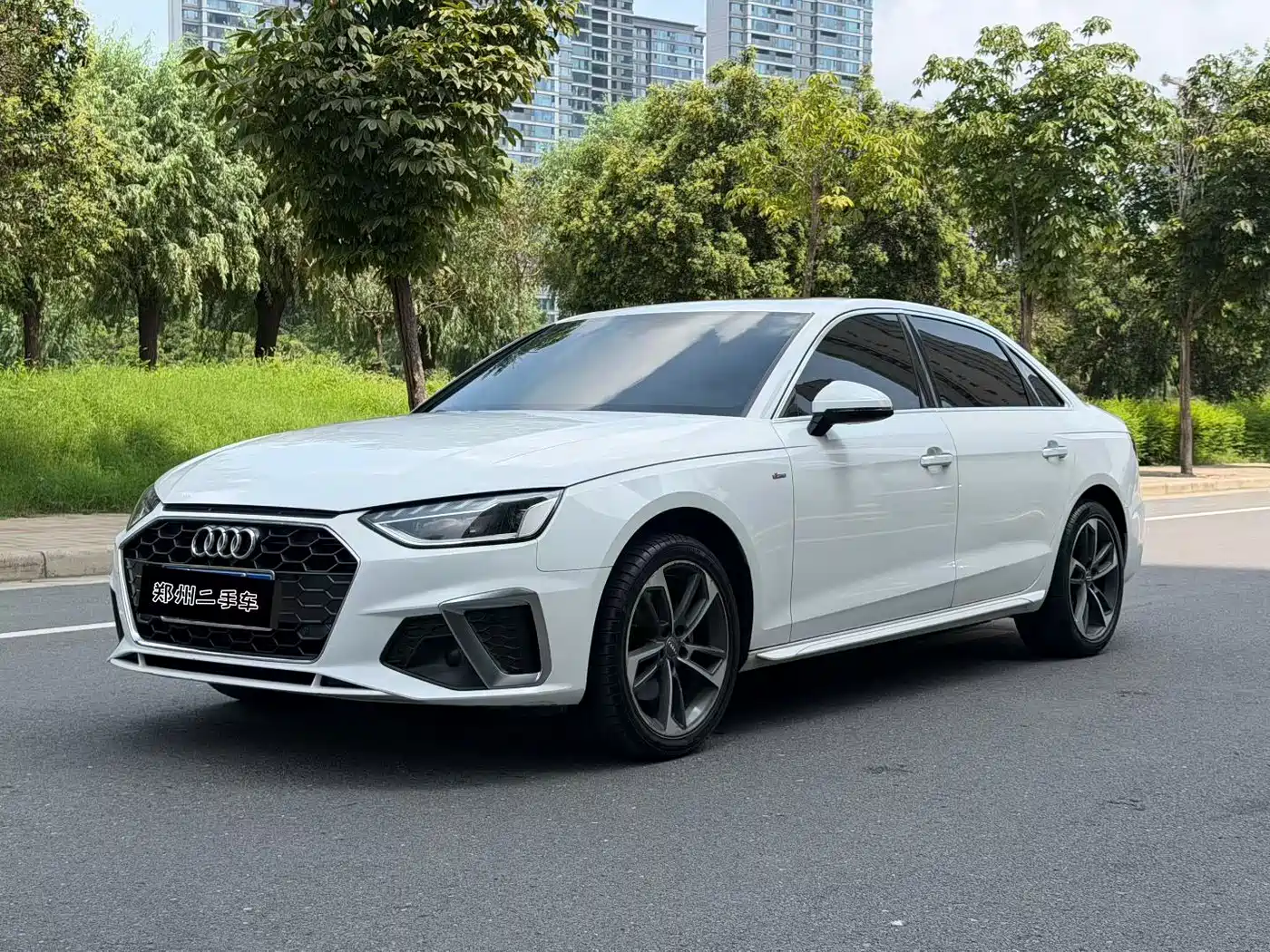 Фото 1 - Audi A4L