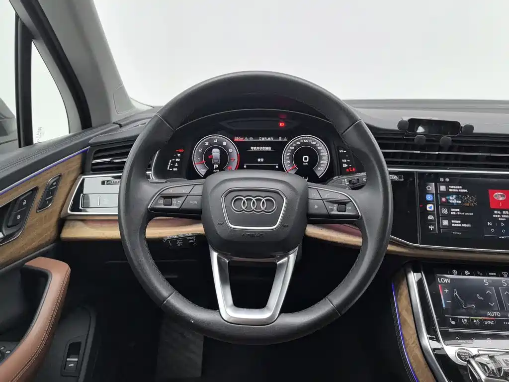 Фото 11 - Audi Q7