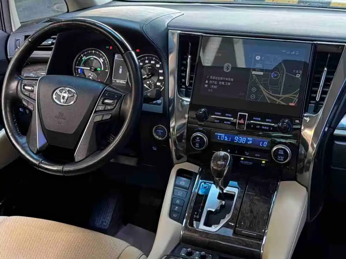 Фото 16 - Toyota Vellfire