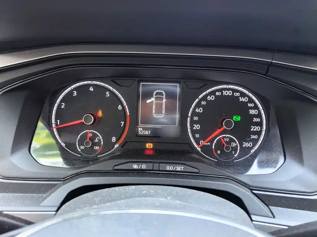 Volkswagen Polo 2019 Plus 1.5L Automatic Panorama Enjoyment Edition фото 4