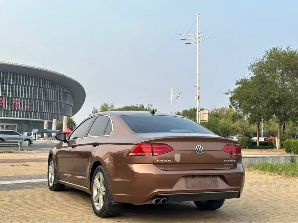 Volkswagen Lamando 2016 2015 330TSI DSG Comfort