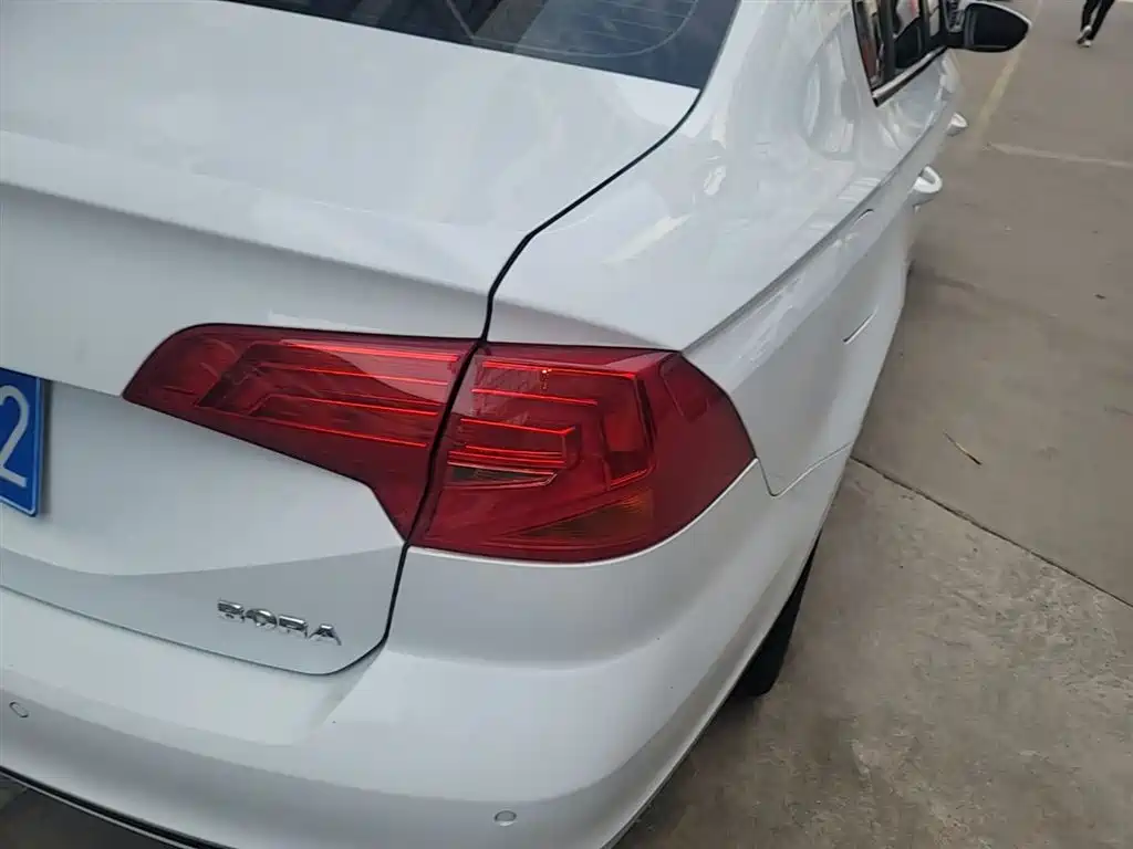 VOLKSWAGEN BORA