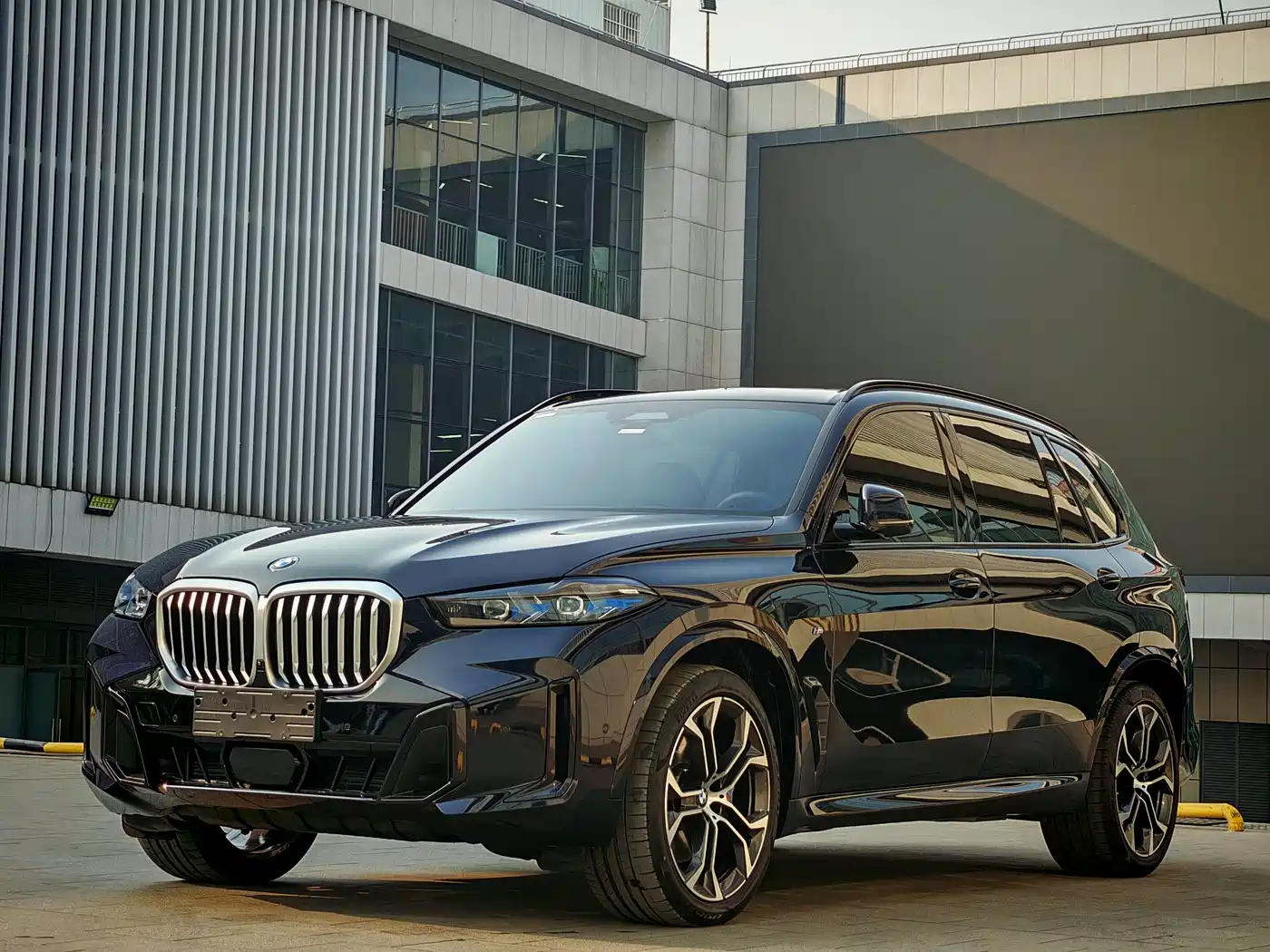 BMW X5 2023 xDrive 40Li Premium M Sport Black Night Package