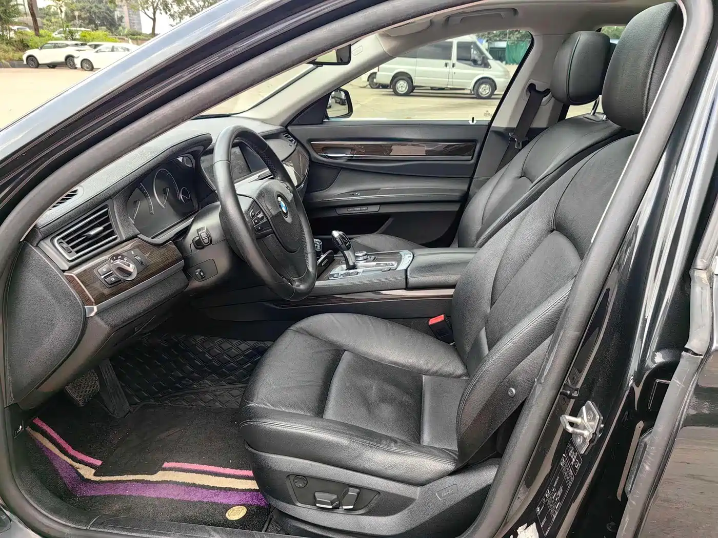 BMW 7 Series 2009 Model 740Li Leading Edition фото 20