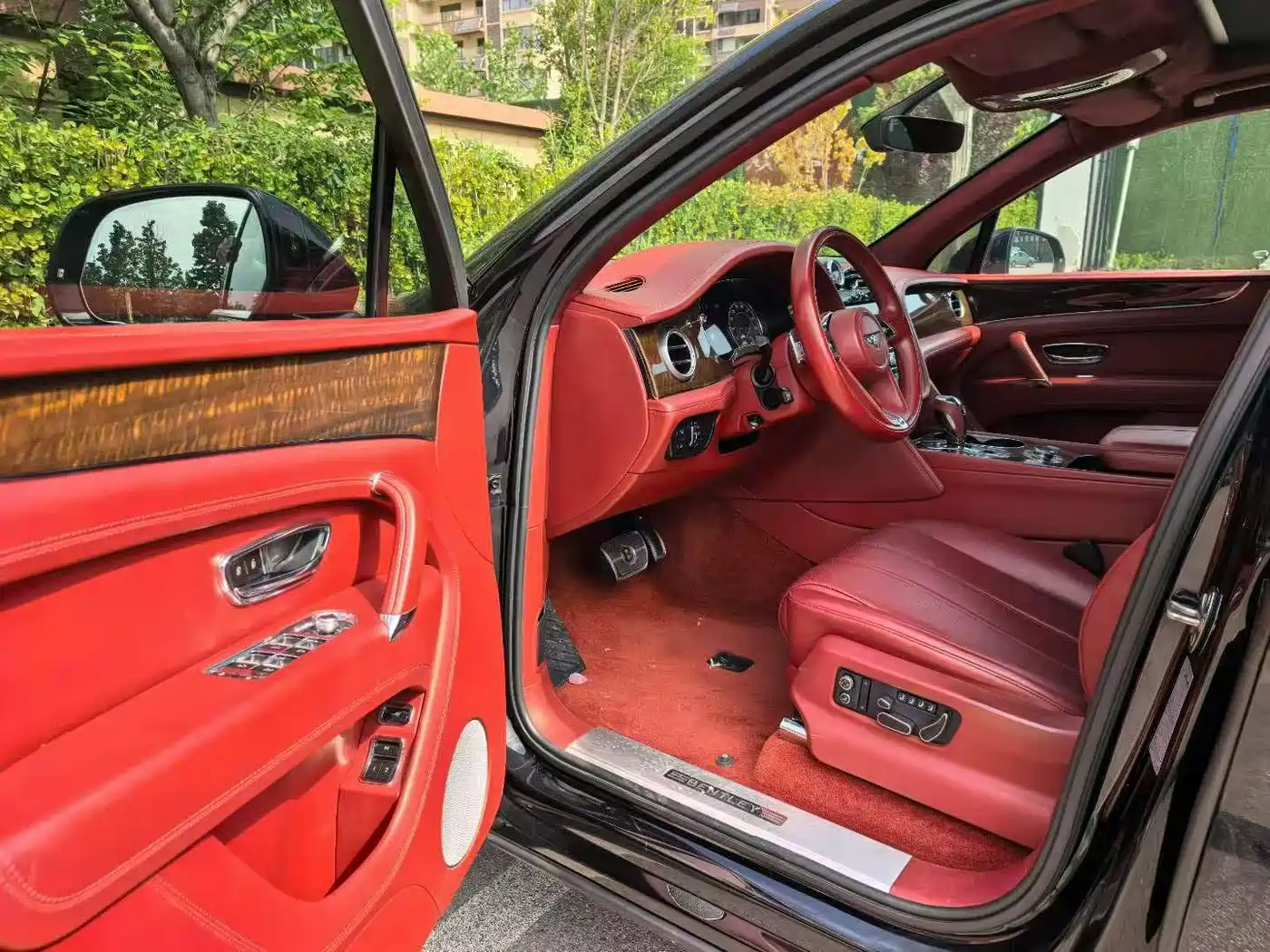 Photo 7 - Bentley Bentayga