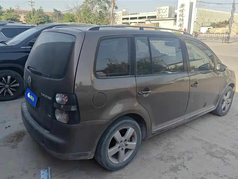 Volkswagen Touran 2013 1.4T Manual Comfort 5-seater фото 3
