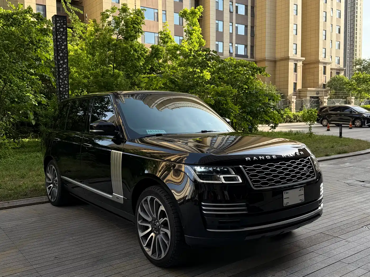 Land Rover Range Rover 2022 3.0 L6 400PS Prestige Genesis Extended Edition фото 4