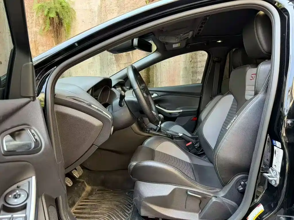 Ford Focus (Import) 2018 2018 2.0T ST Standard