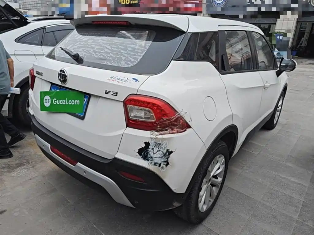 Фото 7 - Zhonghua V3