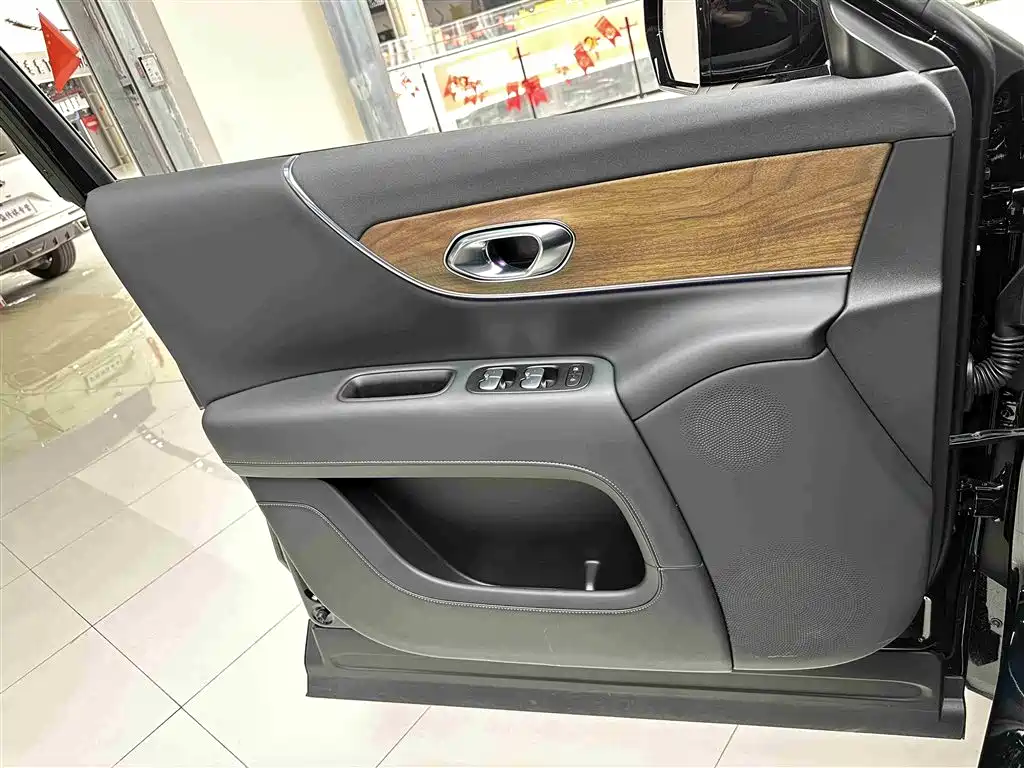 GAC Trumpchi Trumpchi Vision S9 2025 Qian Kun Max 5-seater фото 25