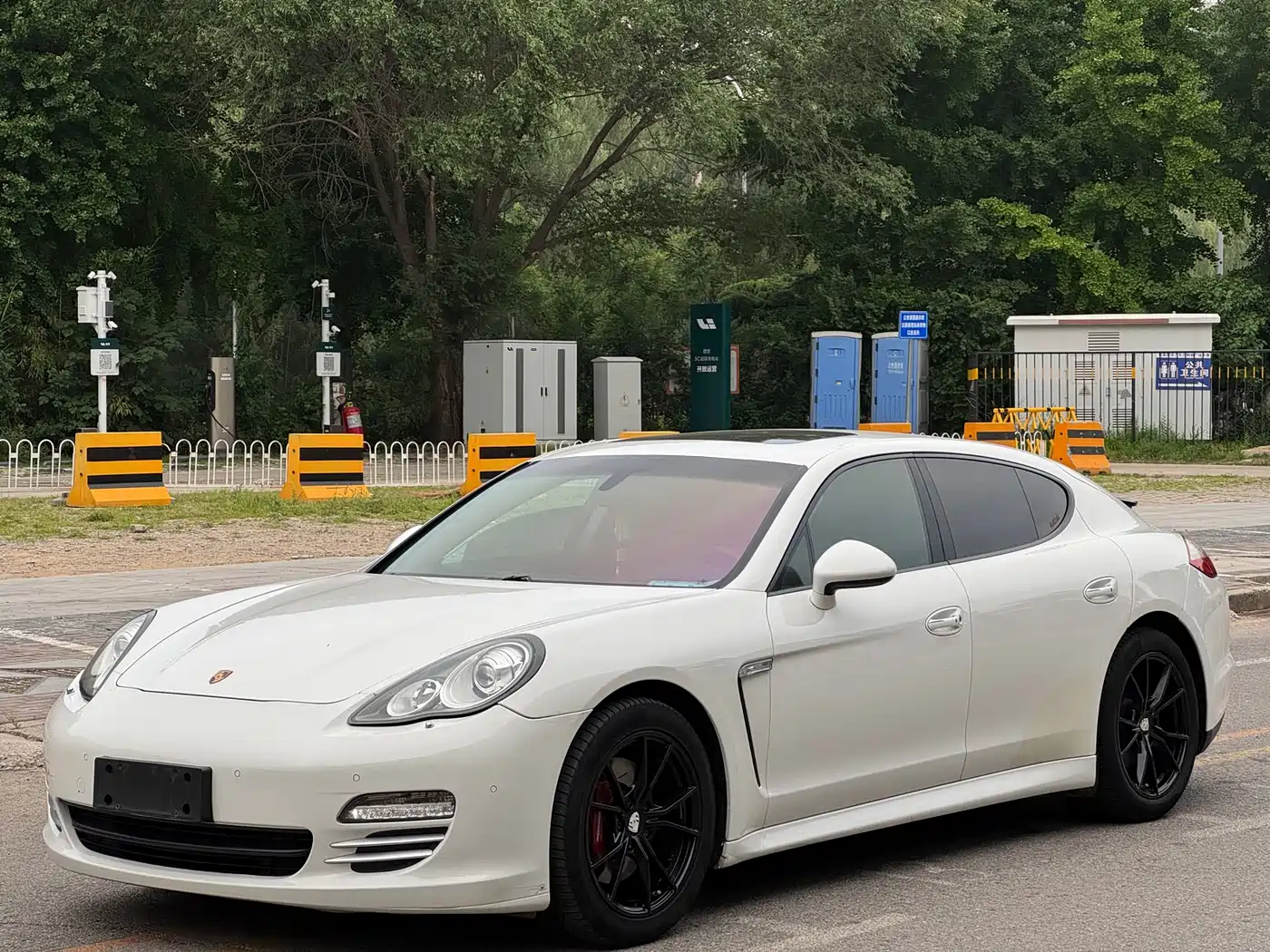 Porsche Panamera 2013 Panamera 4 Platinum Edition 3.6L