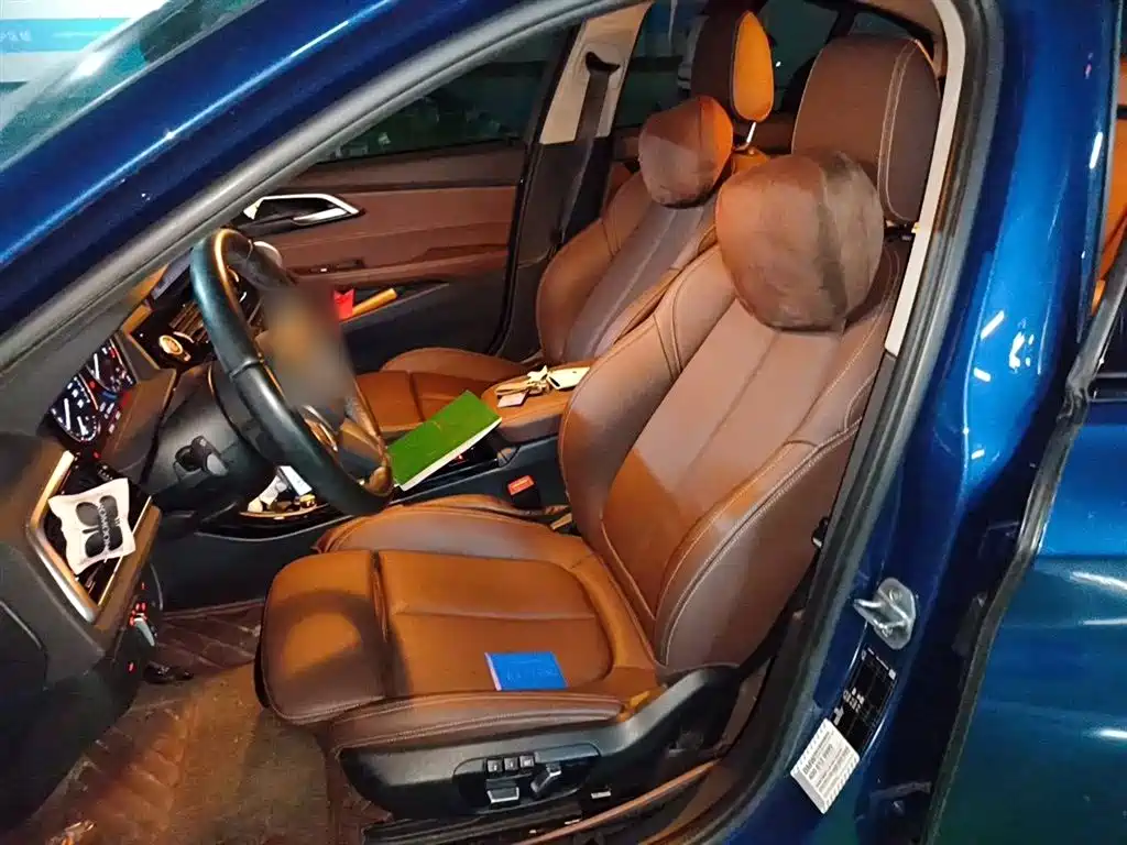 BMW 1 Series 2021 120i M Sport Shadow Edition фото 8