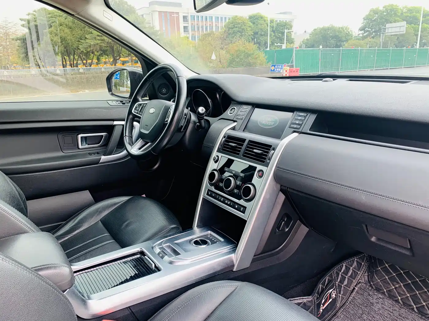 Land Rover Discovery Sport 2018 240PS SE Edition фото 11