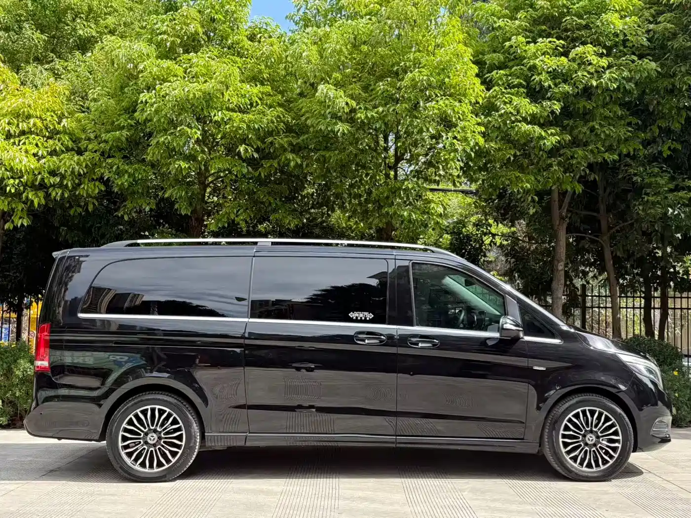 Mercedes-Benz V-Class 2018 V 260 L Premium Long Wheelbase Edition China VI фото 51