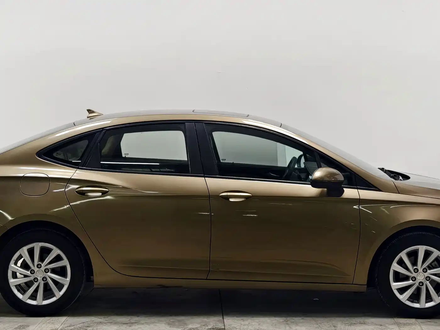 Photo 8 - Buick Verano