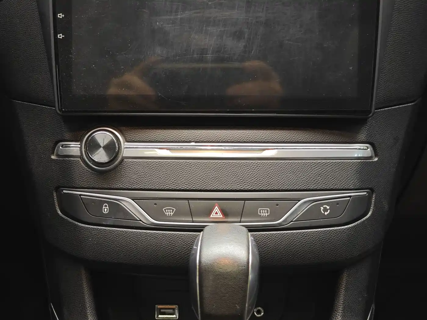 Peugeot 408 2015 Model 1.2T Automatic Luxury Edition фото 17