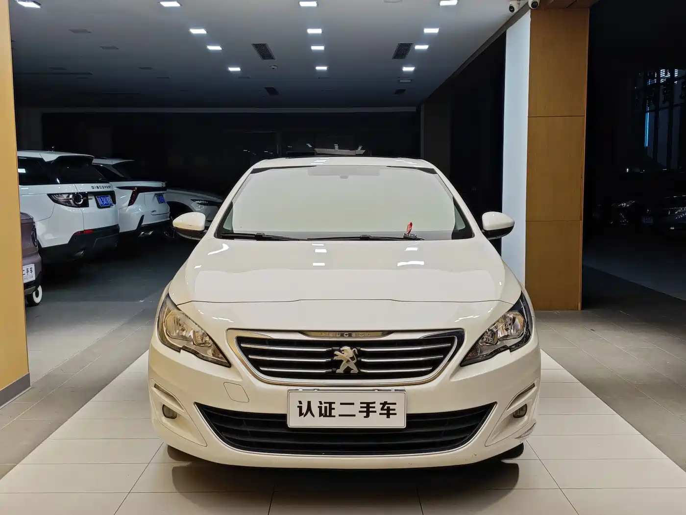 Peugeot 408 2015 Model 1.2T Automatic Luxury Edition фото 4
